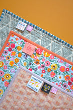 Load image into Gallery viewer, 'Hugs & Kisses' Woven Labels