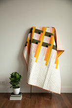 Load image into Gallery viewer, The Weekend Quilter Wendy Chow Urban Quilting book Modern quilts patterns for beginners