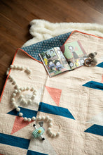 Load image into Gallery viewer, The Weekend Quilter Wendy Chow Urban Quilting book Modern quilts patterns for beginners